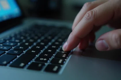 Jak odblokować klawiaturę w komputerze stacjonarnym i laptopie?