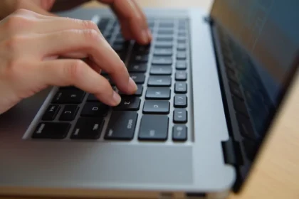 Jak odblokować klawiaturę w laptopie? Proste sposoby i porady