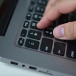 Jak włączyć klawiaturę na laptopie? Proste kroki i porady