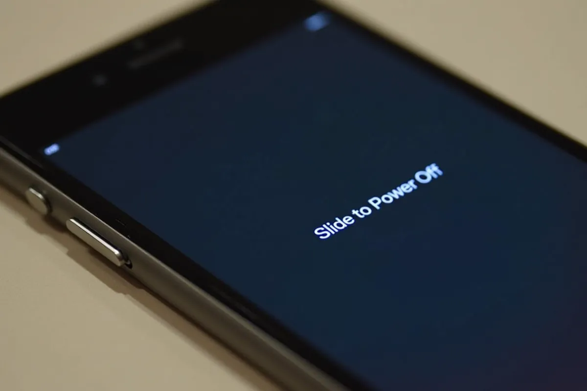 Jak wyłączyć iPhone'a? Proste metody i porady krok po kroku